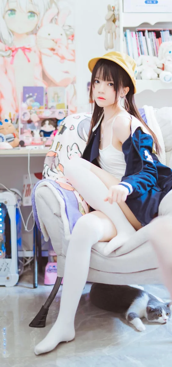 吃瓜路线服务团队正在梳理信息与规划传播策略的工作场景